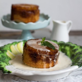Klassieke ‘upside-down’ ananascake als dessert